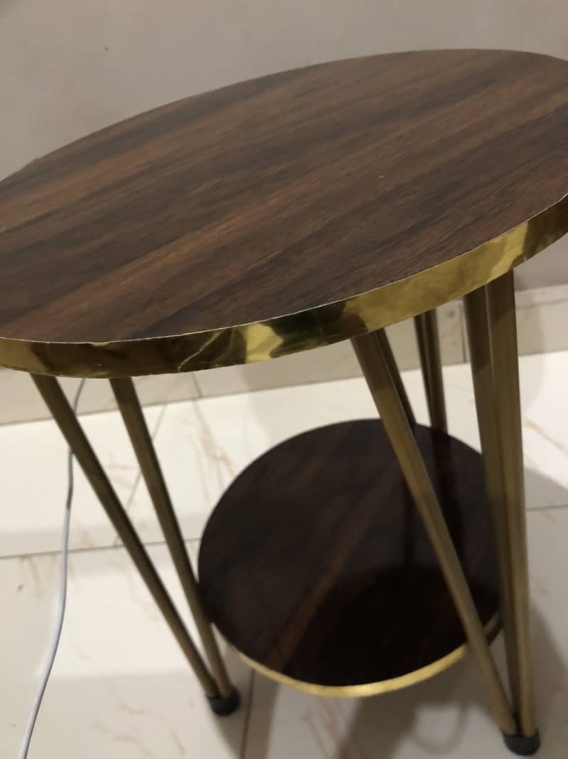 Small side table good condition 7