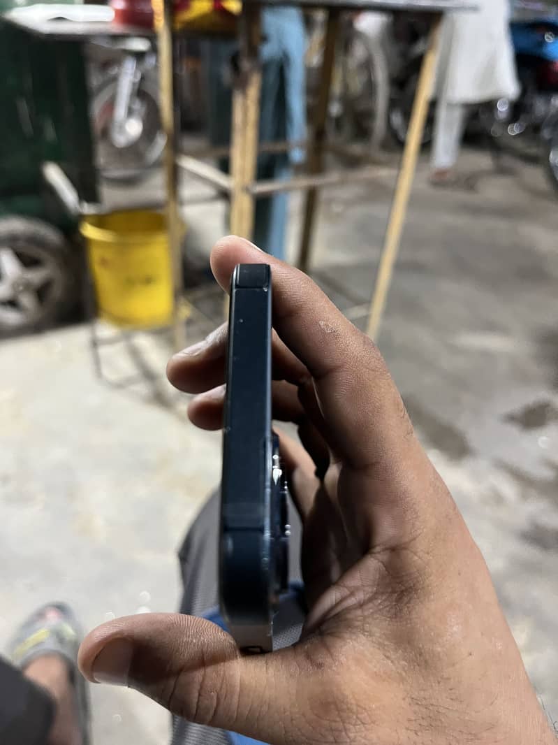 Apple iPhone 13 0
