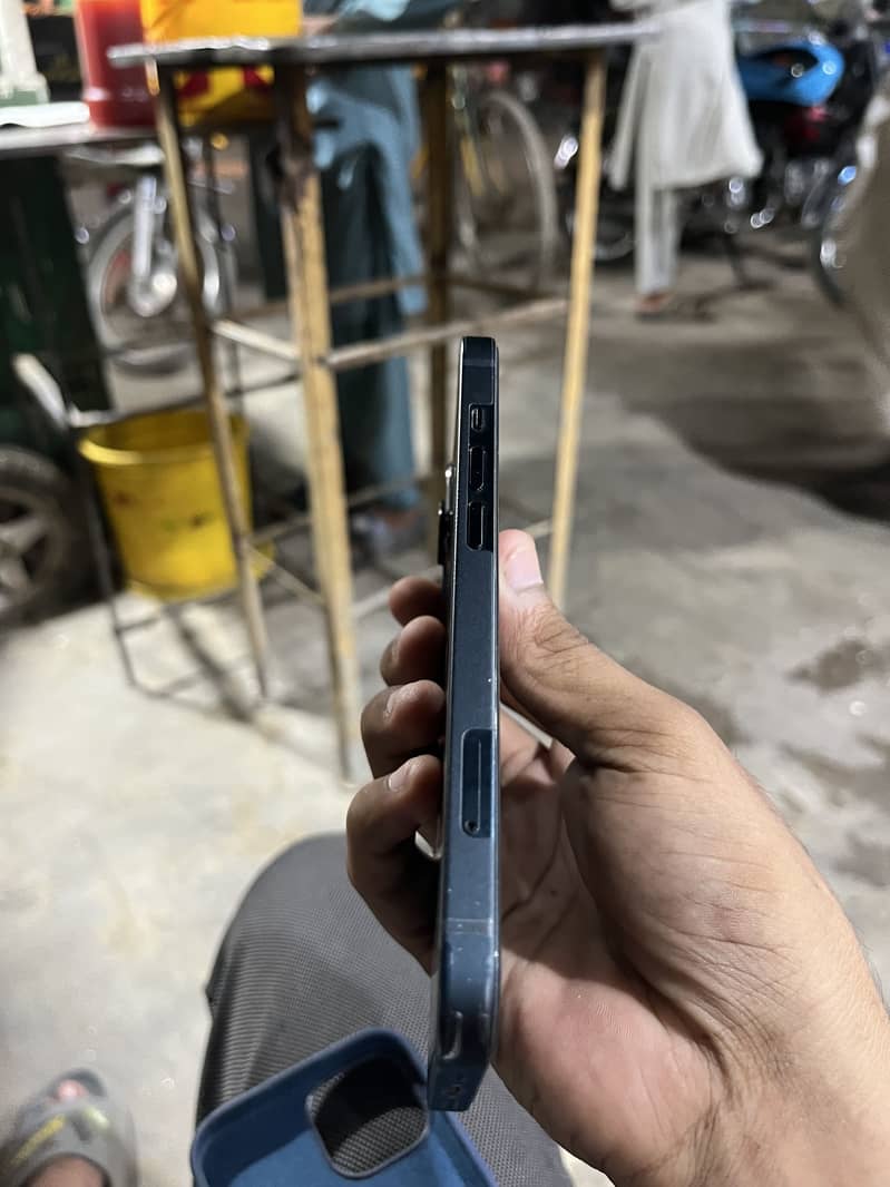 Apple iPhone 13 4