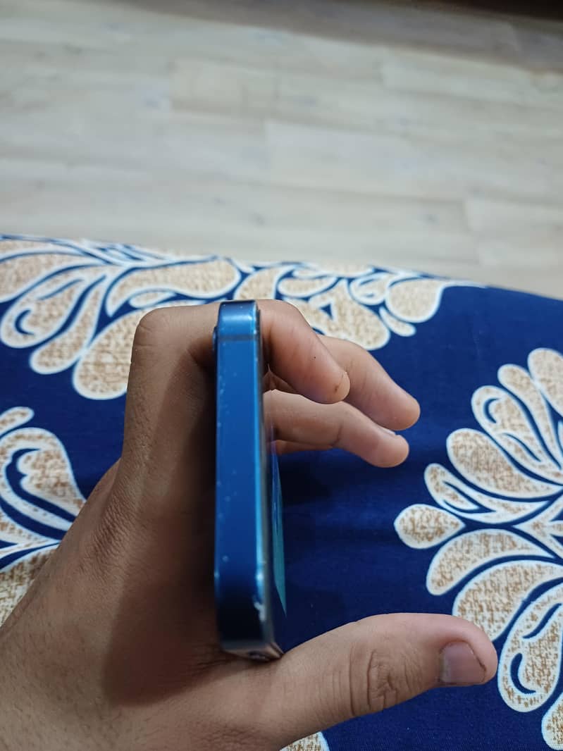 iphone 12 mini 4