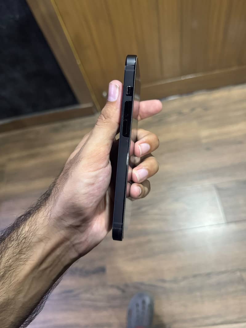 Apple iPhone 14 Pro 2