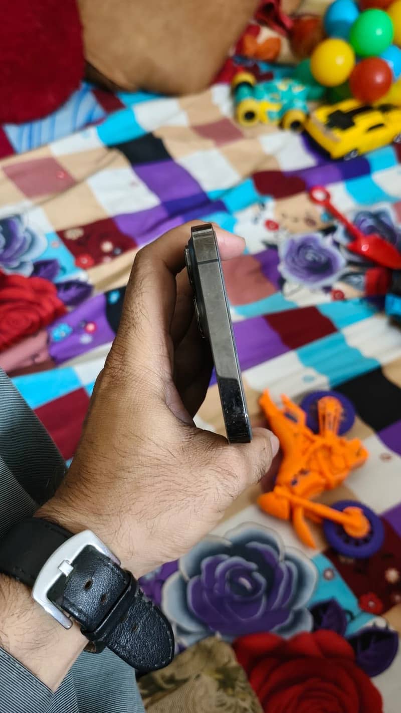 Apple iPhone 13 Pro Max 4