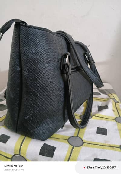 Stylish Black Ladies Handbag | Trendy Design | Like New
