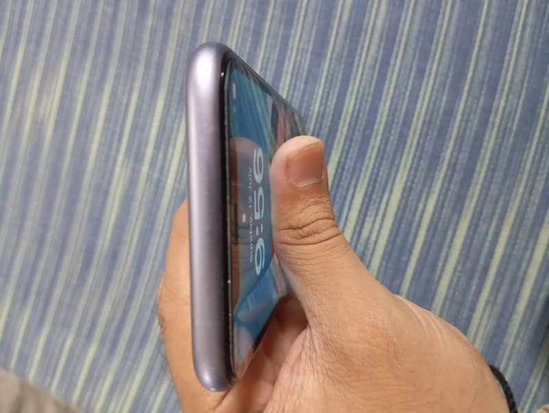 Apple iPhone 11 3