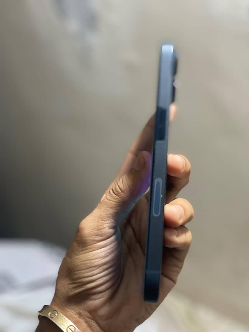 Apple iPhone 13 2