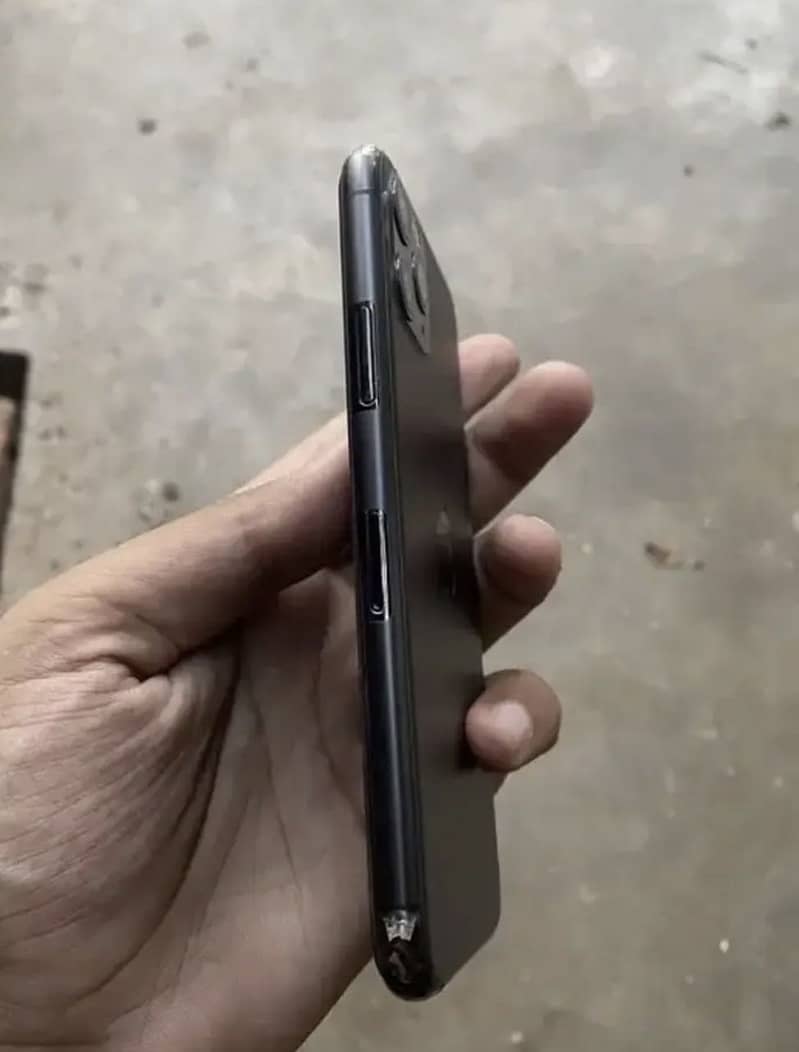 Apple iPhone 11 Pro 2