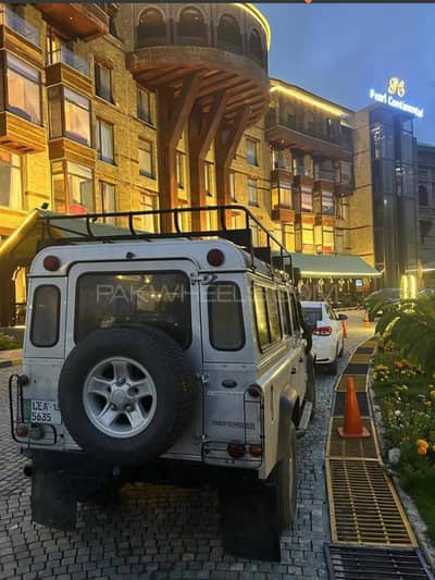 Land Rover Defender 2013