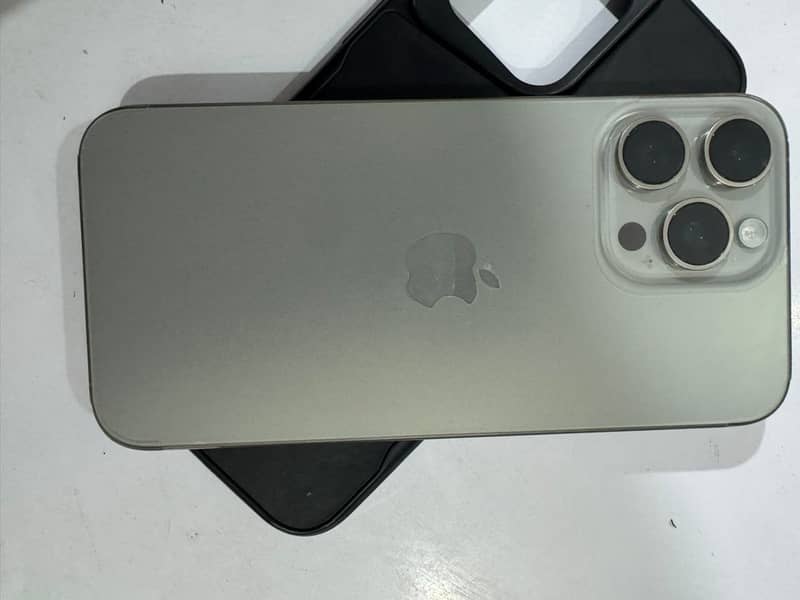 Apple iPhone 15 Pro Max 0