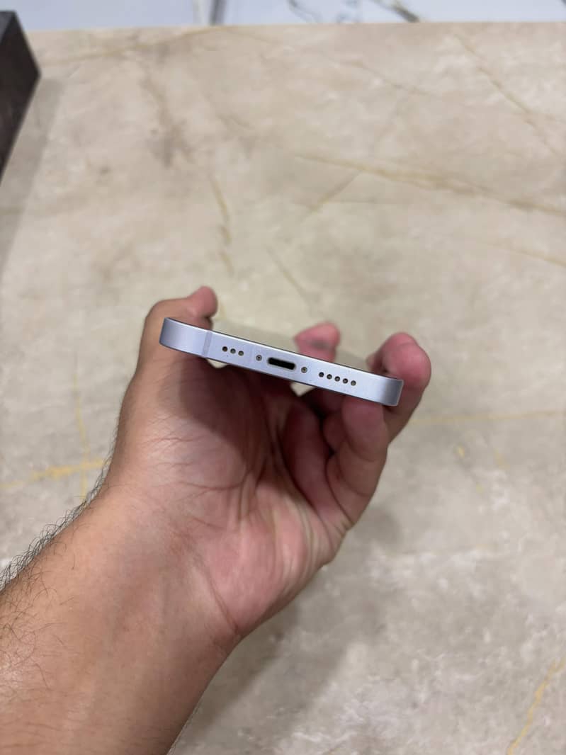 Apple iPhone 14 4