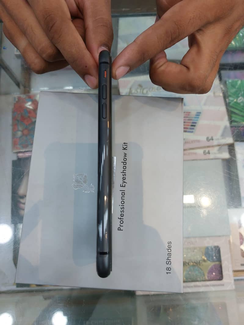 Apple iPhone 11 3