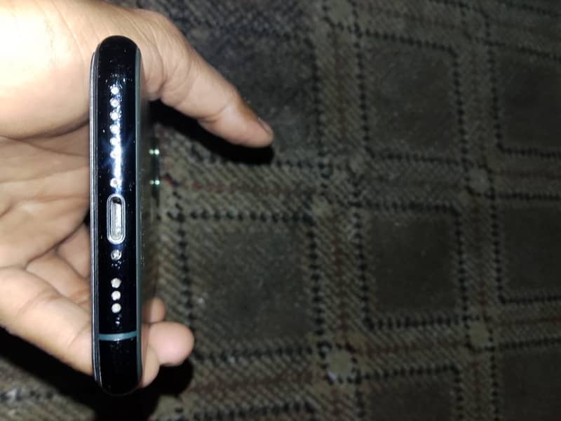 Apple iPhone 11 Pro 2