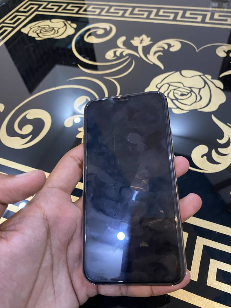 Apple iPhone 11 Pro 1