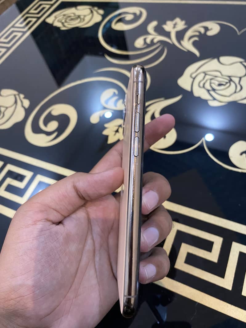 Apple iPhone 11 Pro 2