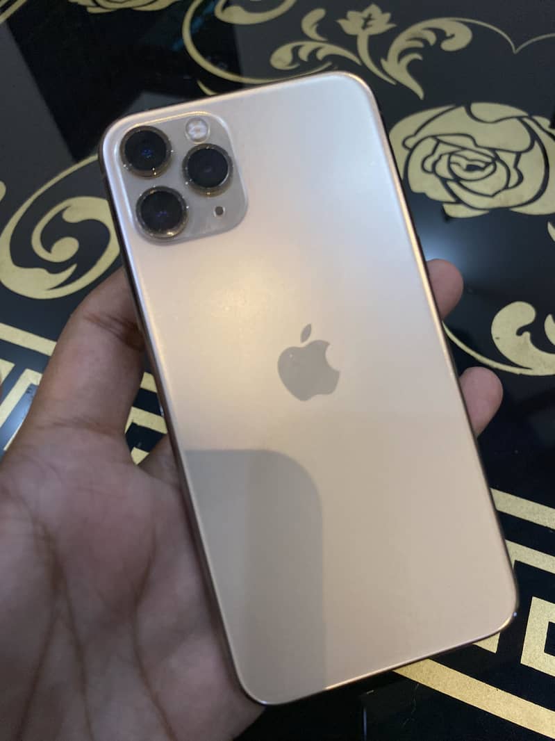 Apple iPhone 11 Pro 4