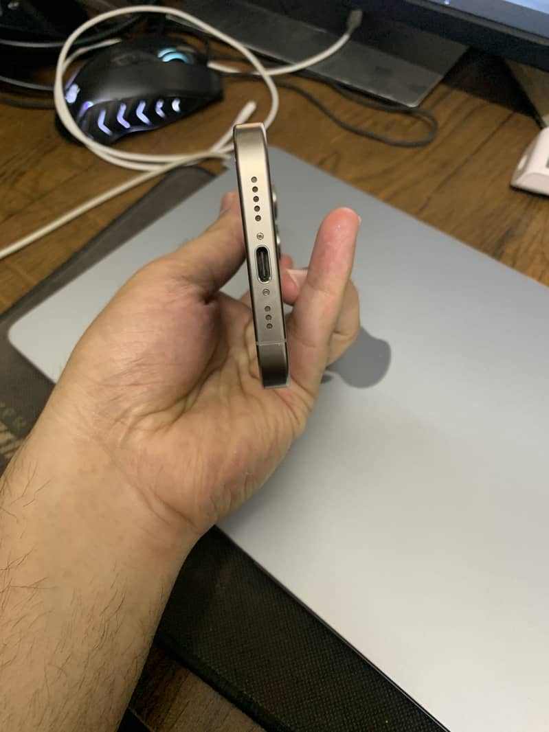 Apple iPhone 15 Pro 1