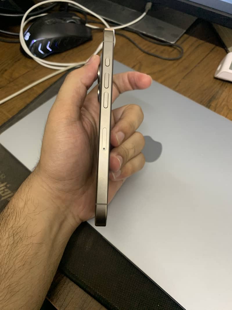 Apple iPhone 15 Pro 3