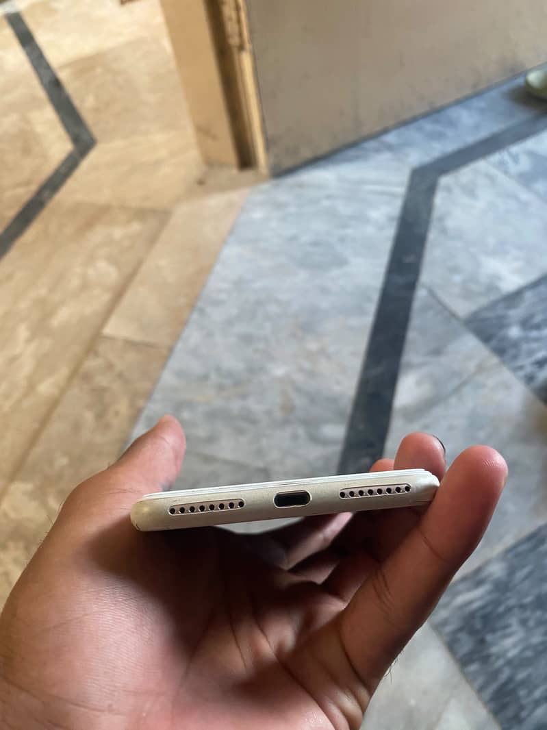 Apple iPhone 8 Plus 0