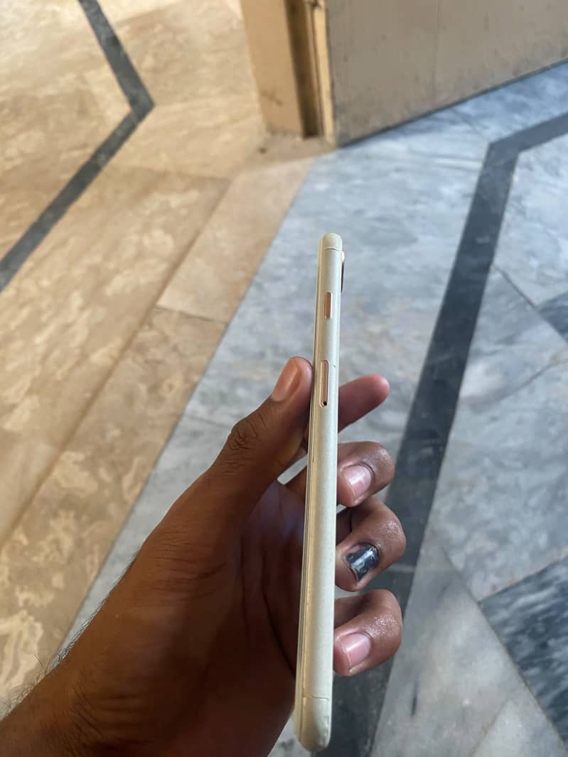 Apple iPhone 8 Plus 2