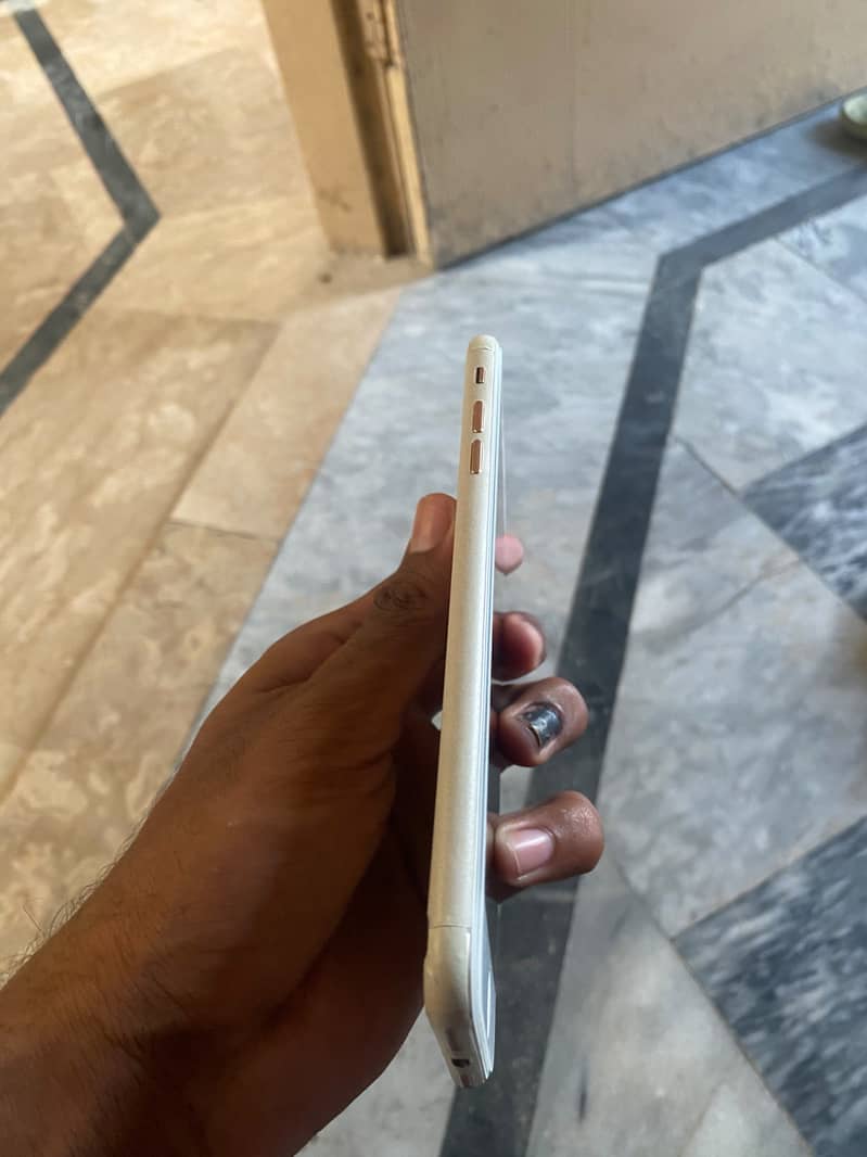 Apple iPhone 8 Plus 3