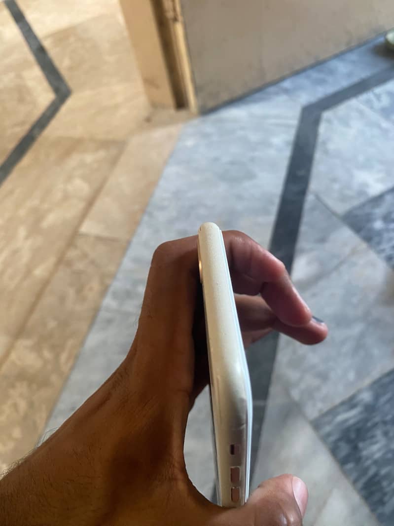 Apple iPhone 8 Plus 4