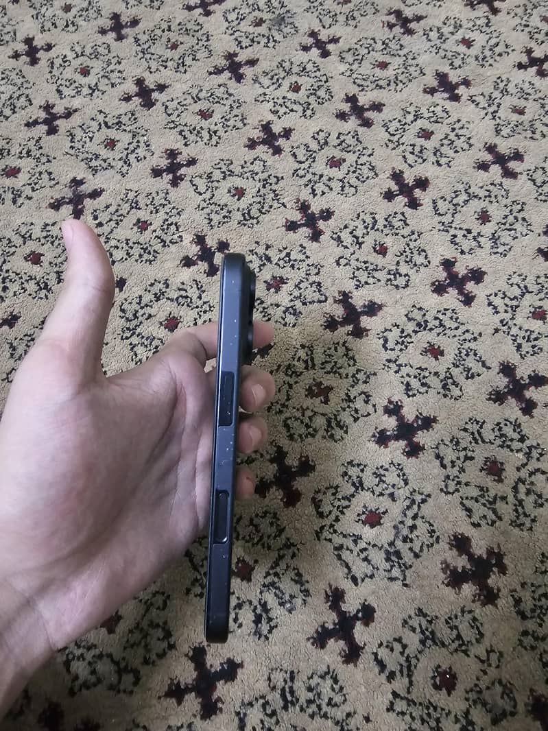 Apple iPhone 16 Pro 0
