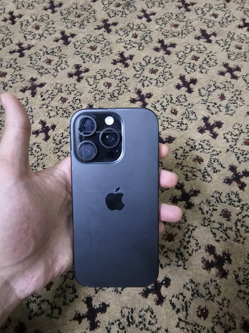 Apple iPhone 16 Pro 4