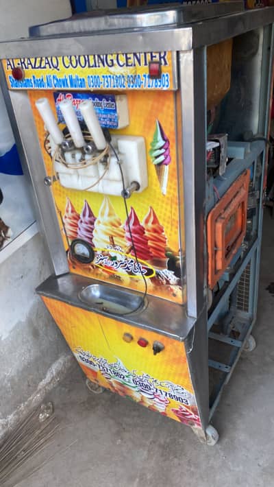 Icc cream machine for sale 1 Year use ki hai Good Quality ka sht ava h