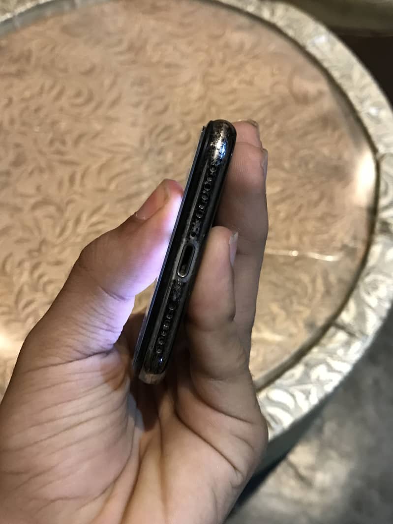 Apple iPhone X 5