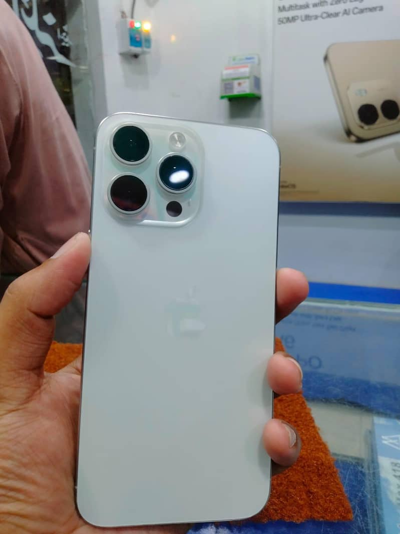 Apple iPhone 15 Pro Max 0