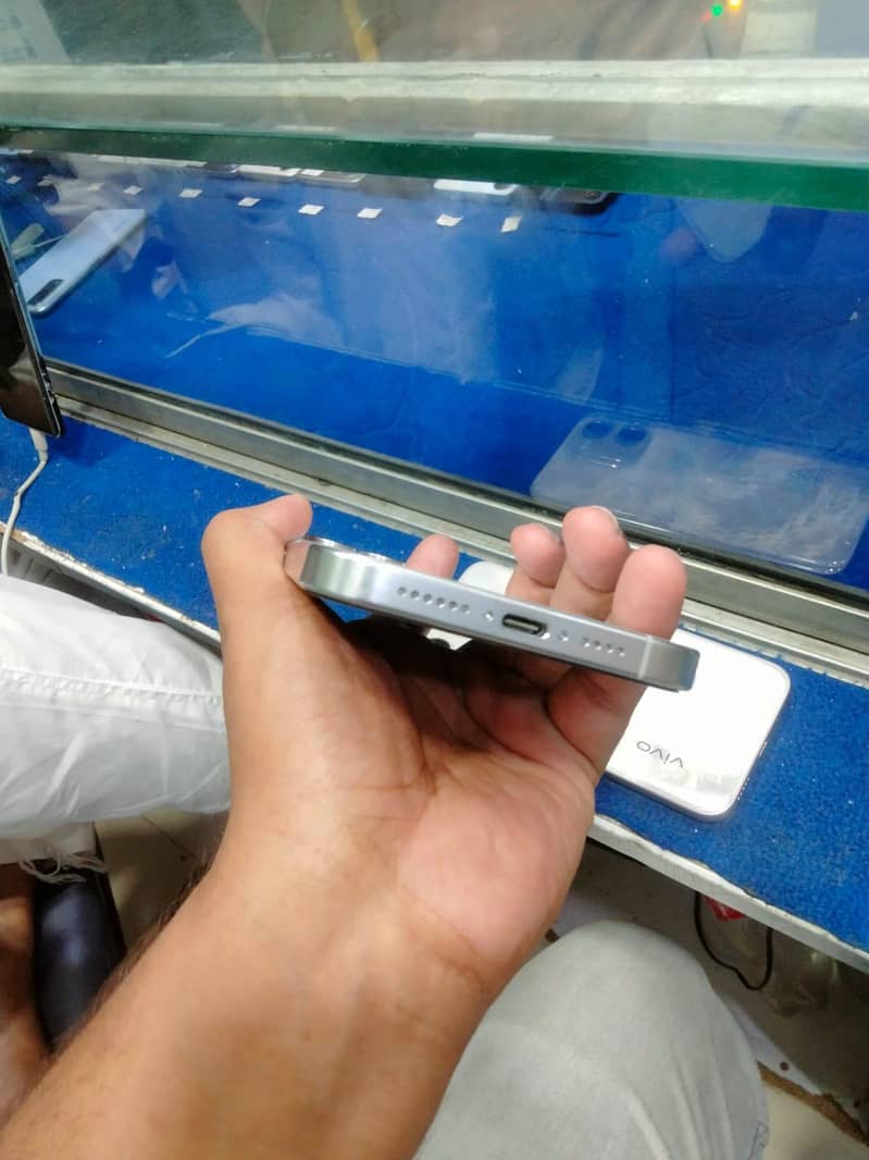 Apple iPhone 15 Pro Max 5