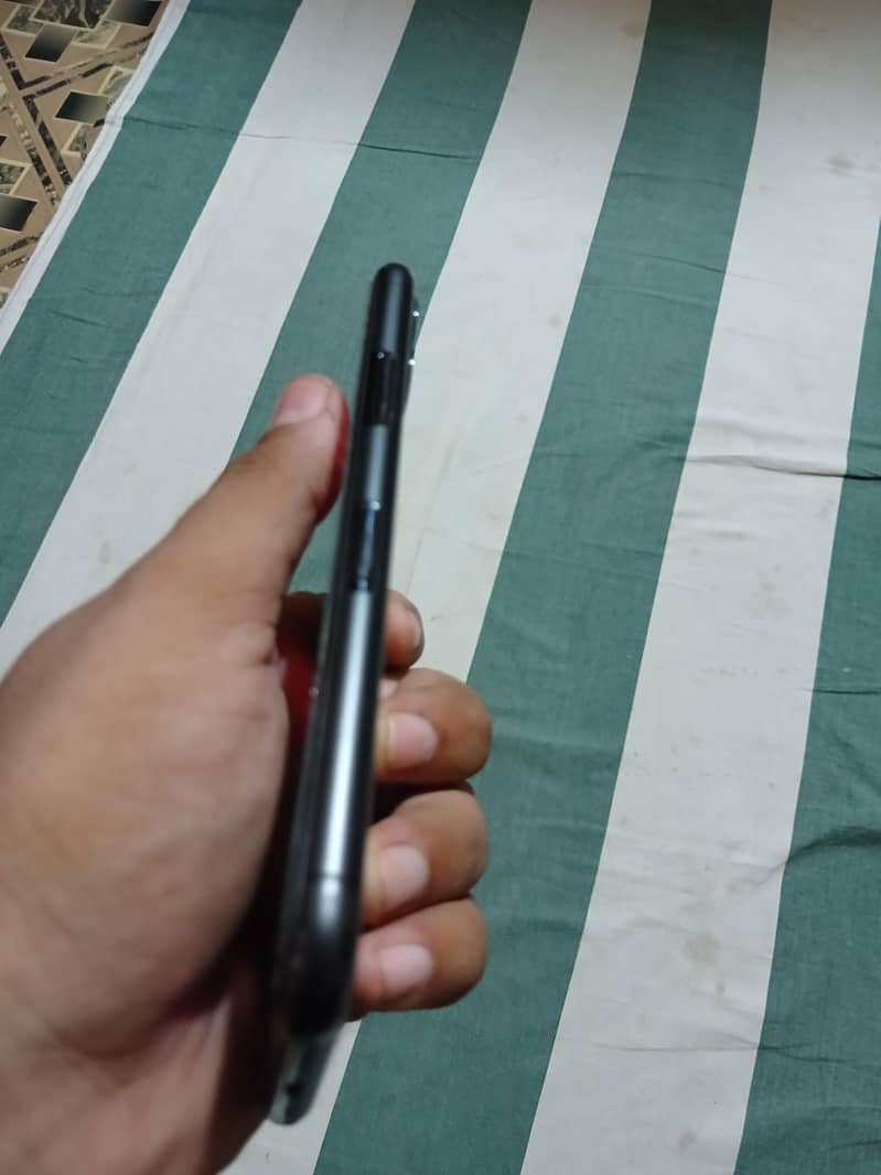 Apple iPhone 11 Pro 2