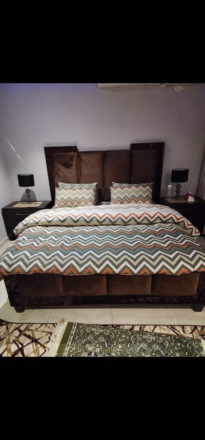 King size top quality bed.