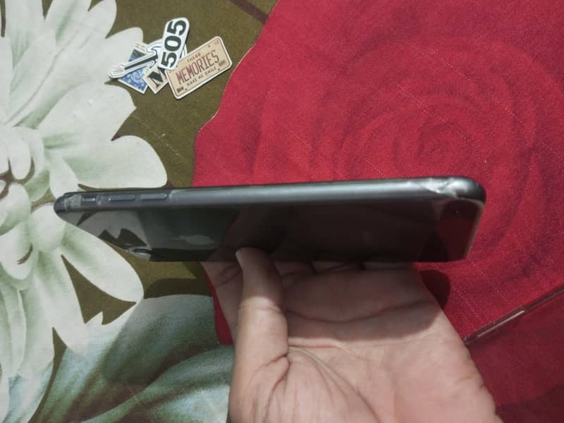 Apple iPhone 8 Plus 5