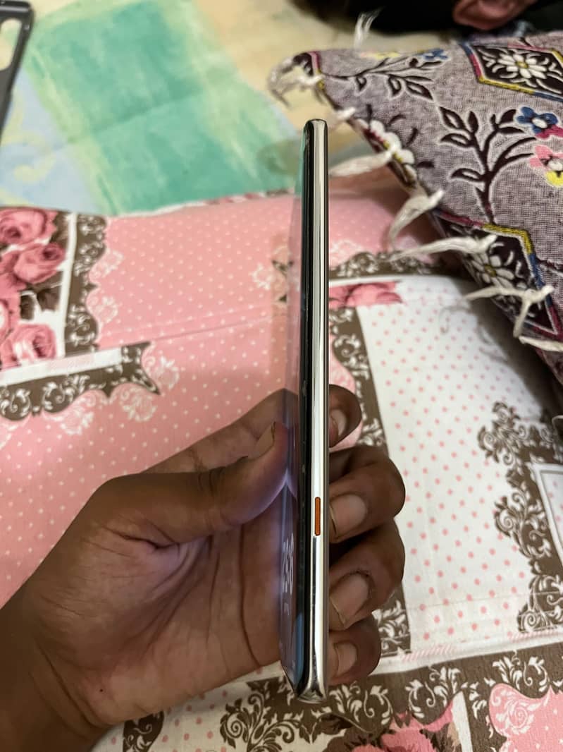 Tecno CAMON 40 Pro 6