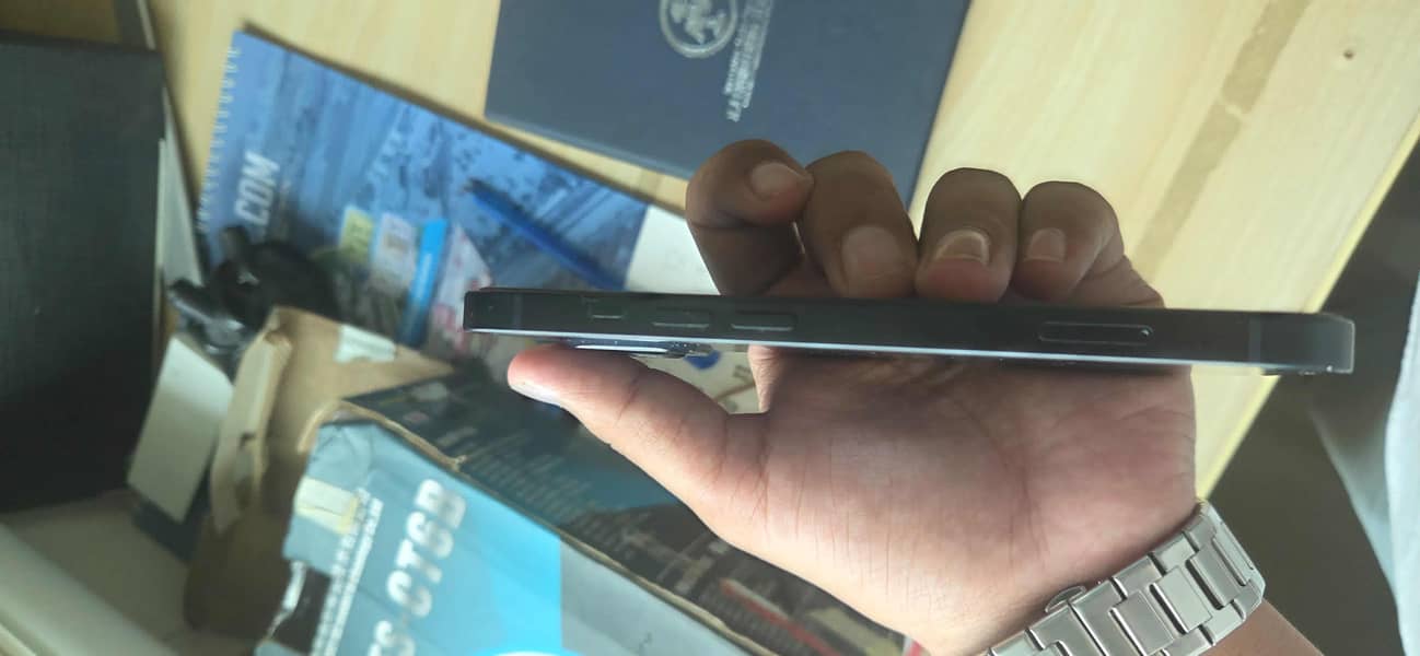 Apple iPhone 13 6