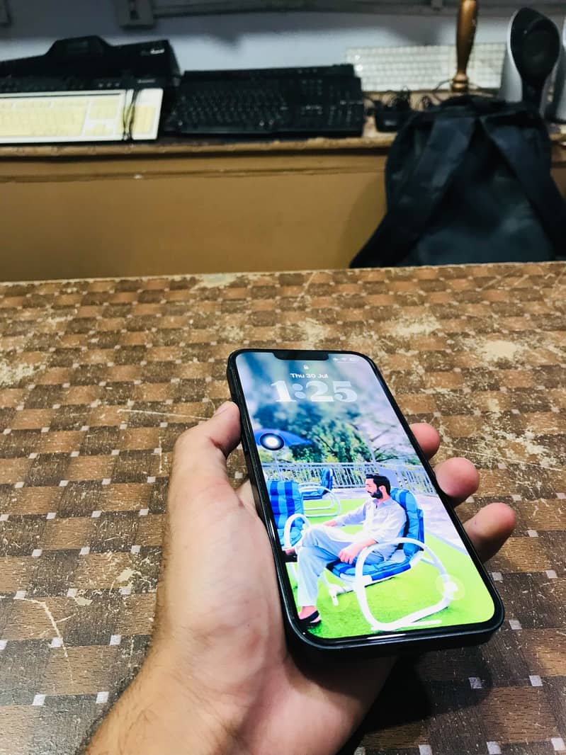 Apple iPhone 13 2