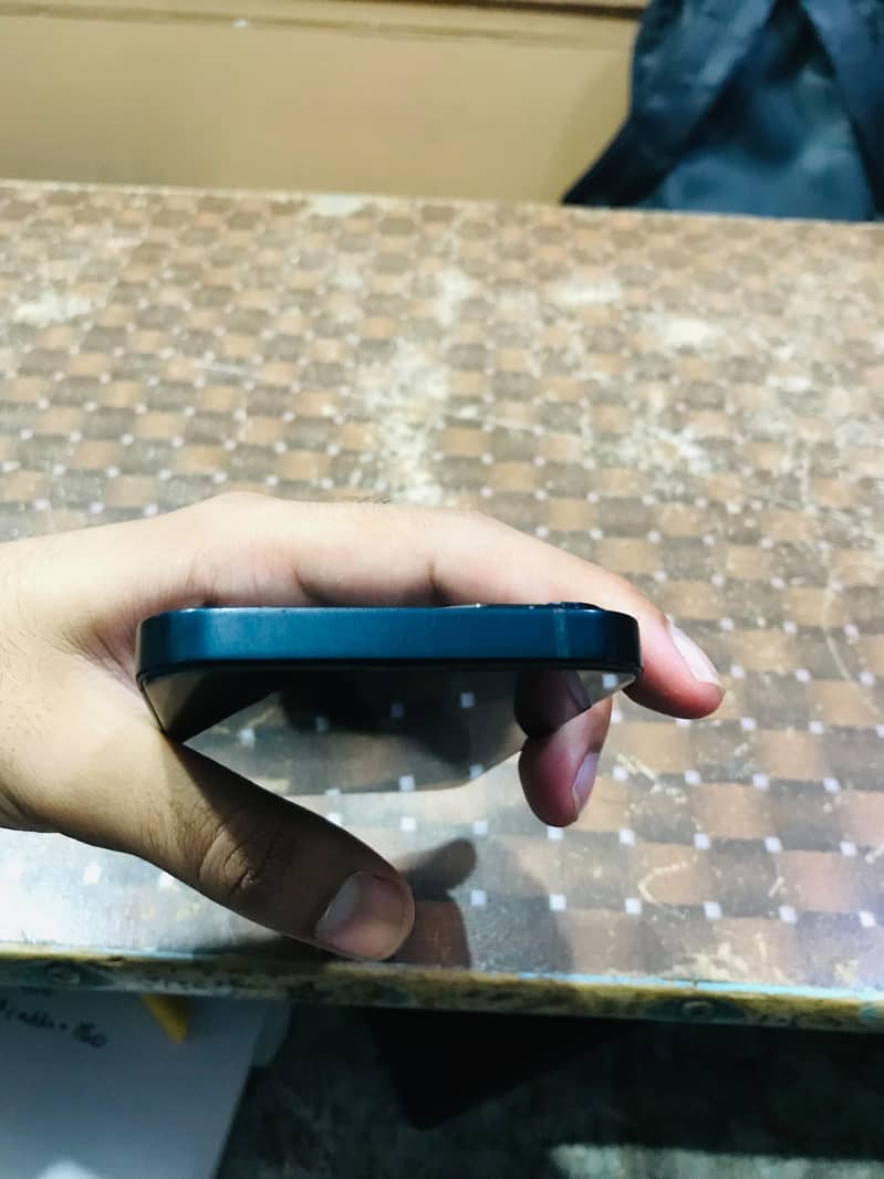 Apple iPhone 13 3