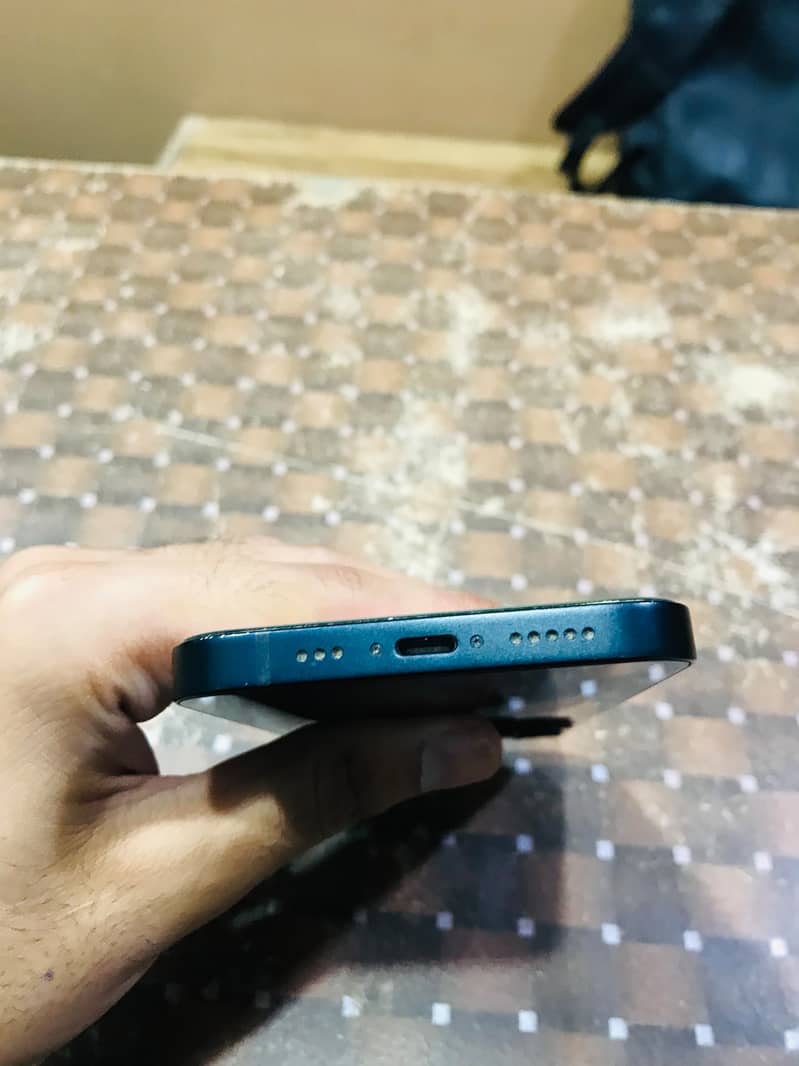 Apple iPhone 13 4
