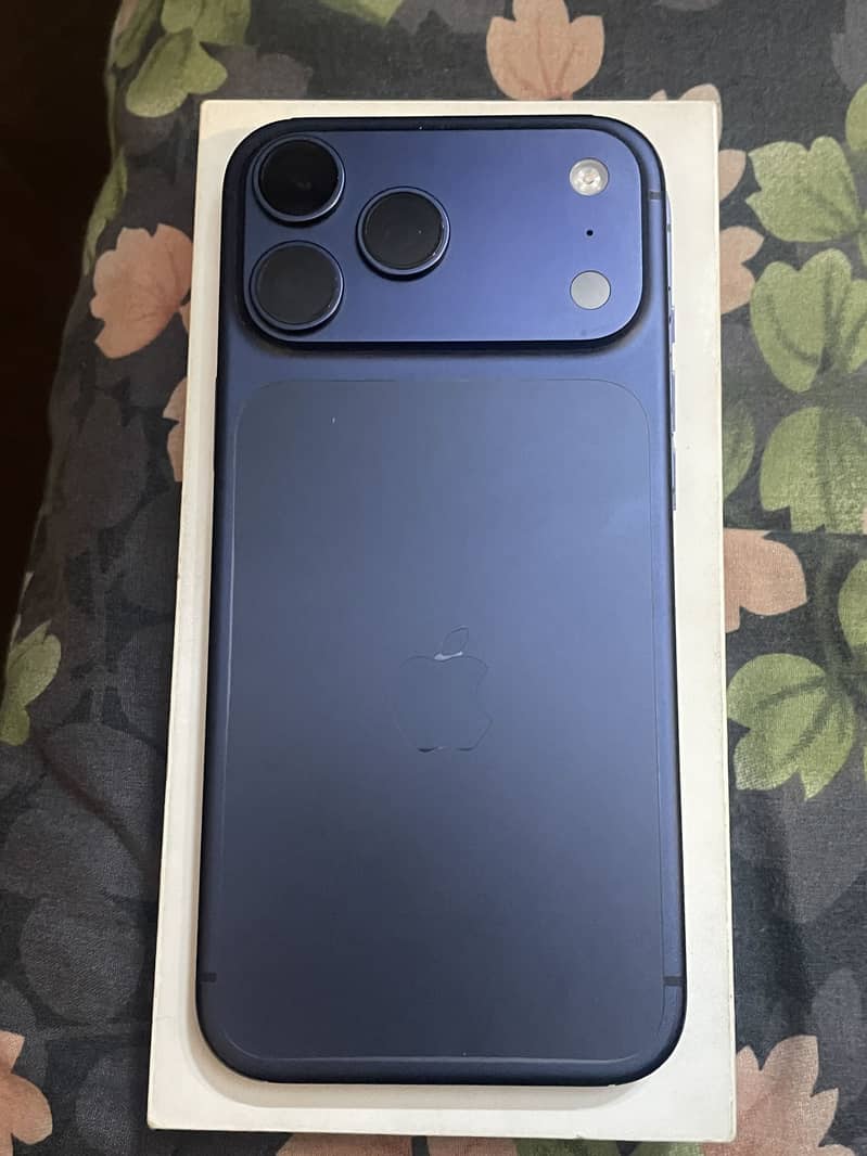Apple iPhone 17 Pro Max 1