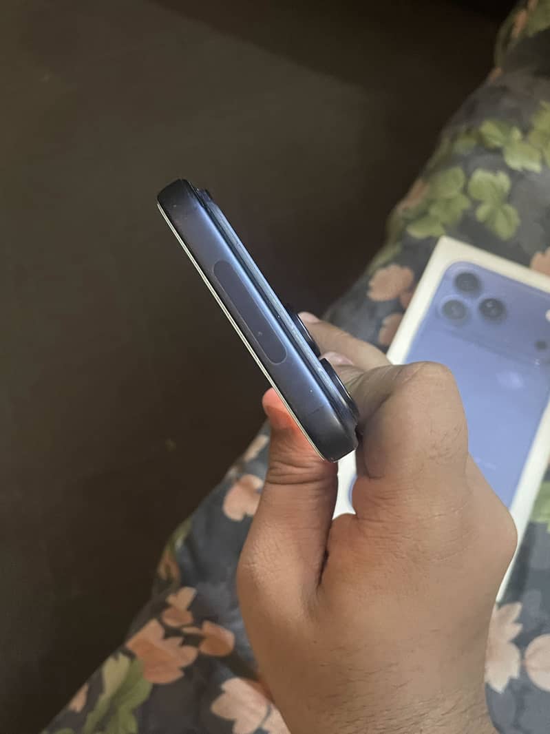 Apple iPhone 17 Pro Max 4