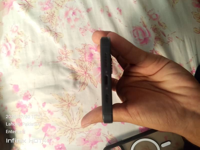Apple iPhone 13 7