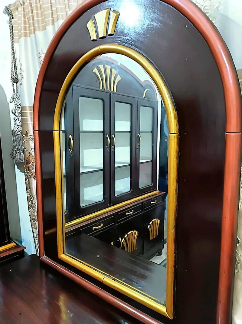 Dressing table or showcase 1