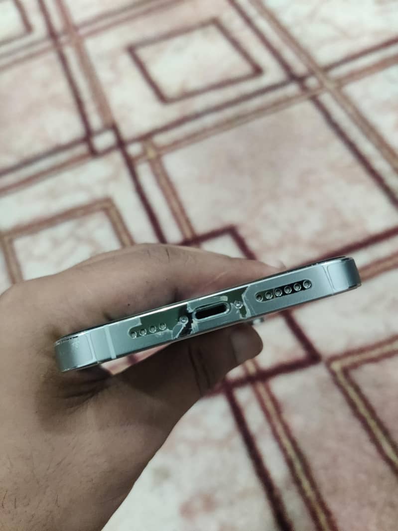 Apple iPhone 14 Pro Max 4