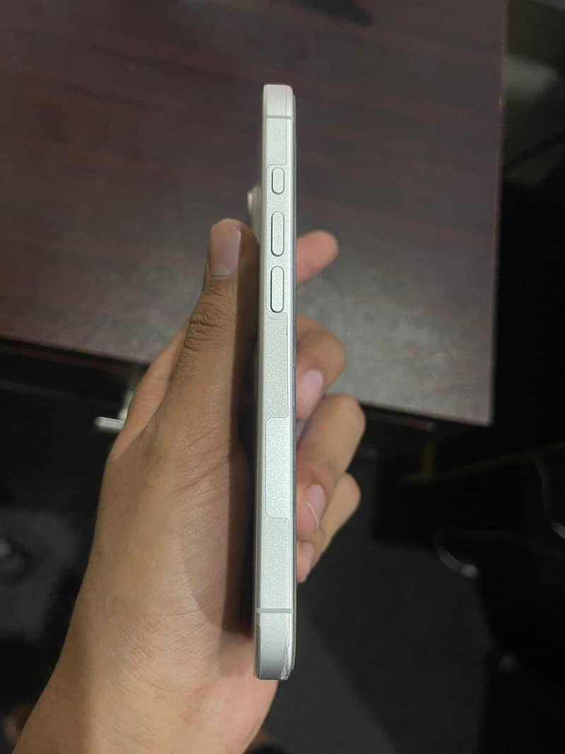 Apple iPhone 17 6