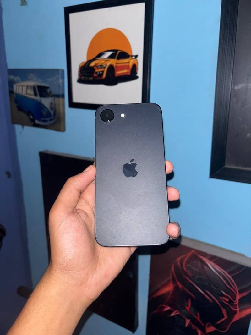 Apple iPhone 16e 0