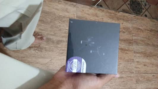 box pack headphones