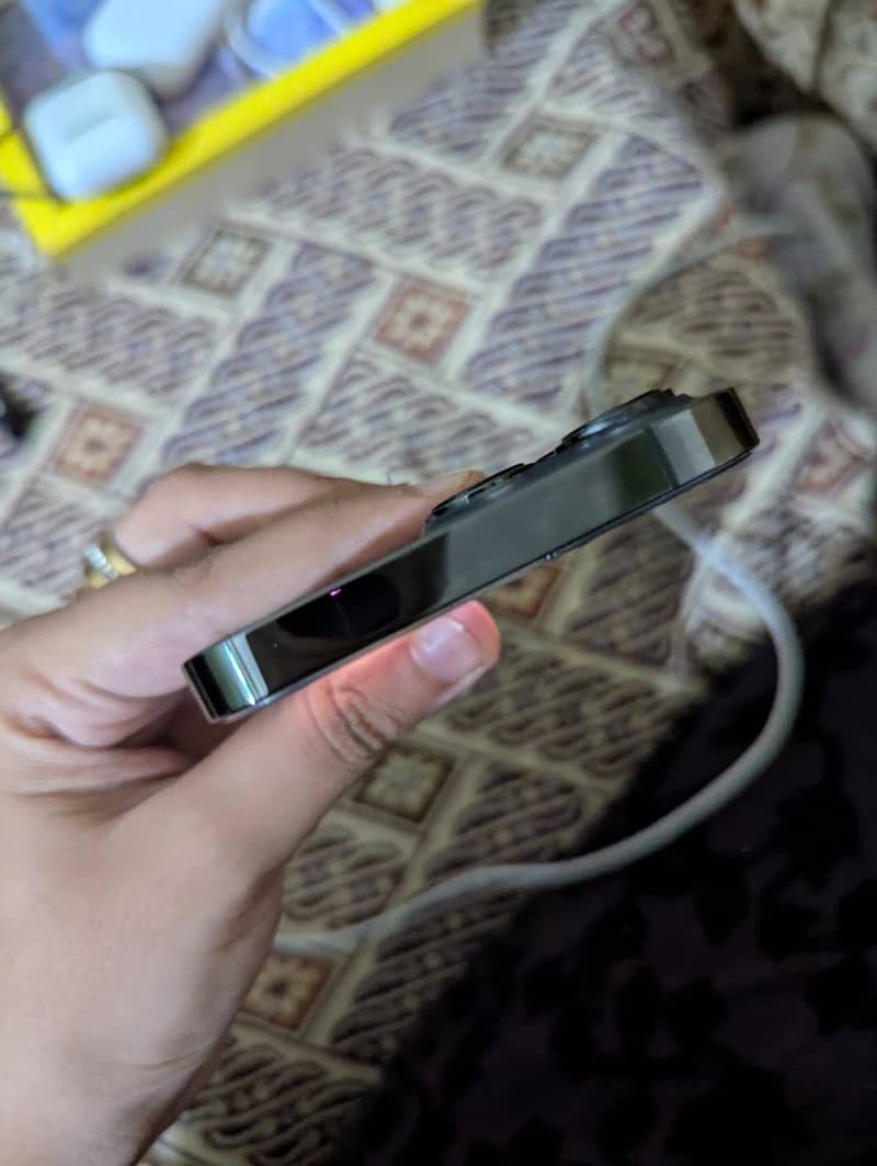 Apple iPhone 13 Pro 1