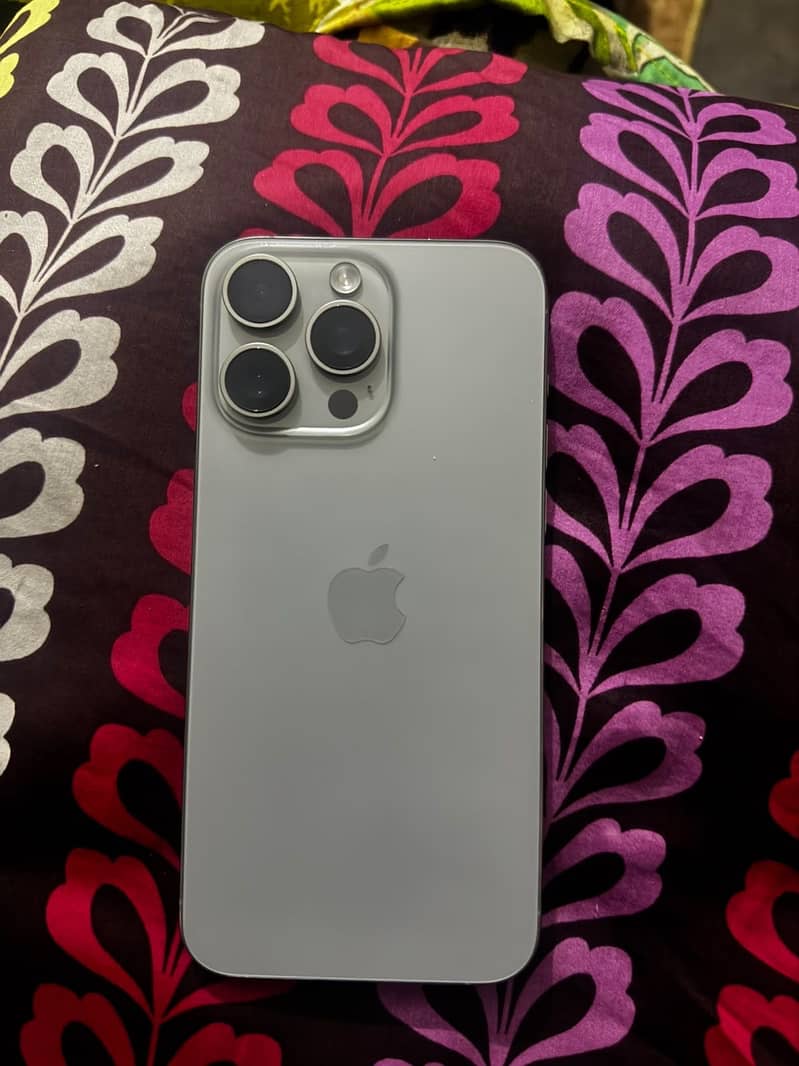 Apple iPhone 15 Pro Max 0