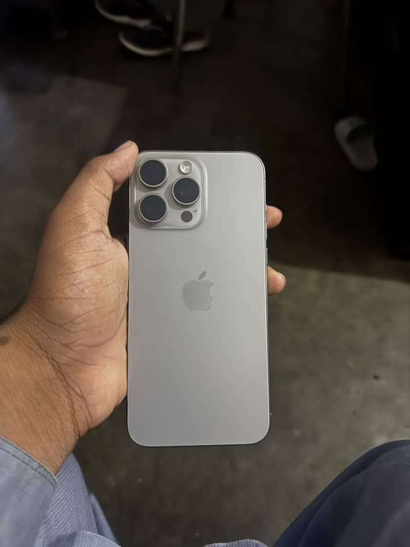 Apple iPhone 15 Pro Max 1