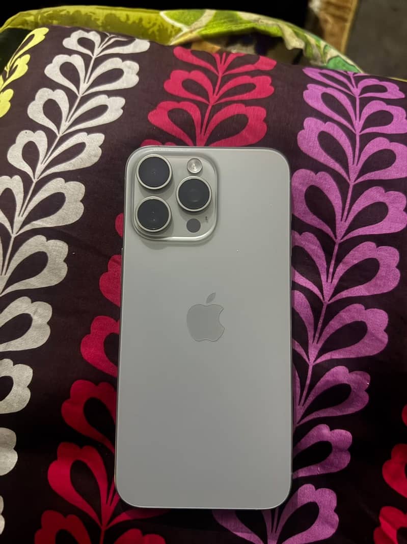 Apple iPhone 15 Pro Max 4